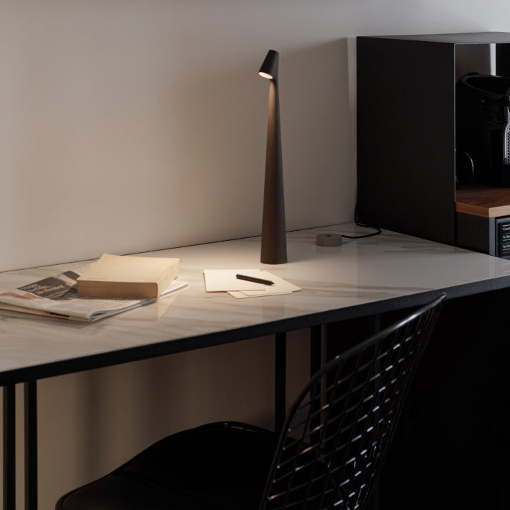 GeekSleek: Minimalist Wireless LED Table Lamp with Touch Control, Stepless Dimming & Rechargeable Design for Home & Office