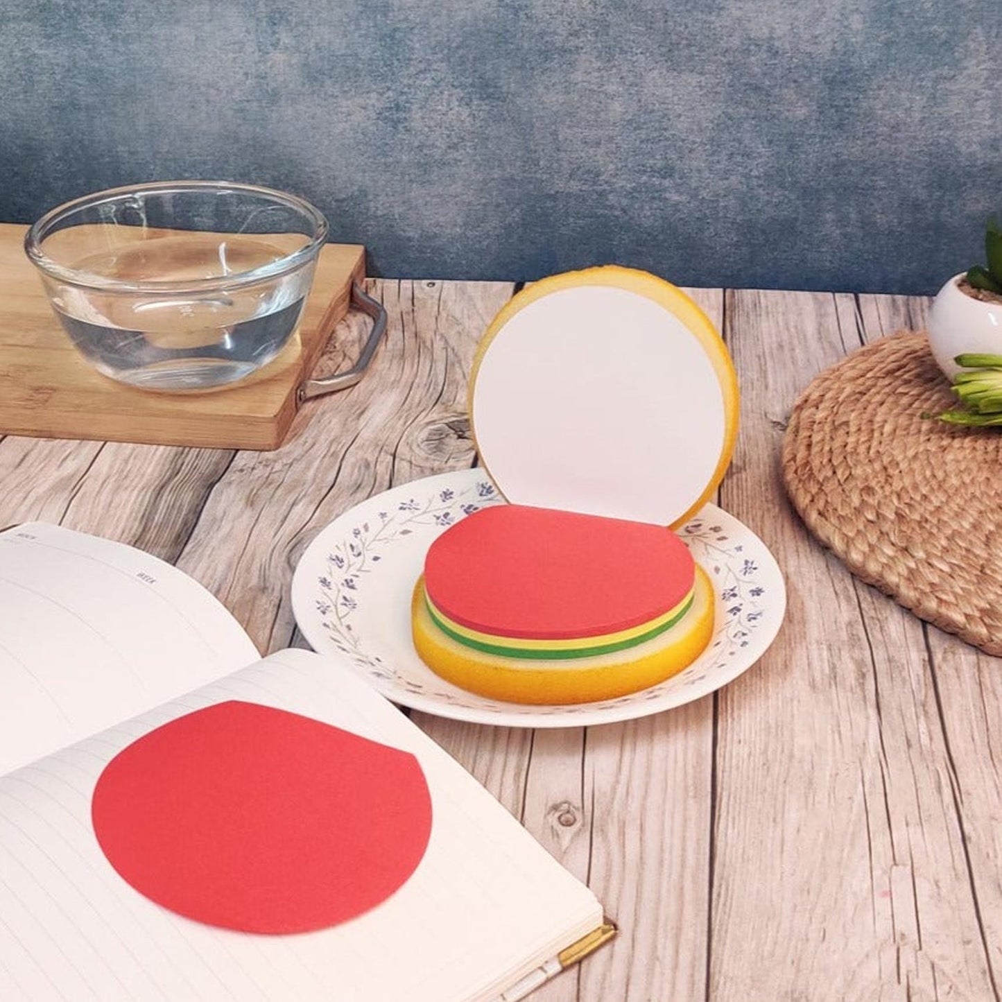 BurgerPad: Fun & Quirky Burger-Shaped Memo Pad with 100 Unruled Pages, Pocket-Size Notepad for Notes & Journaling
