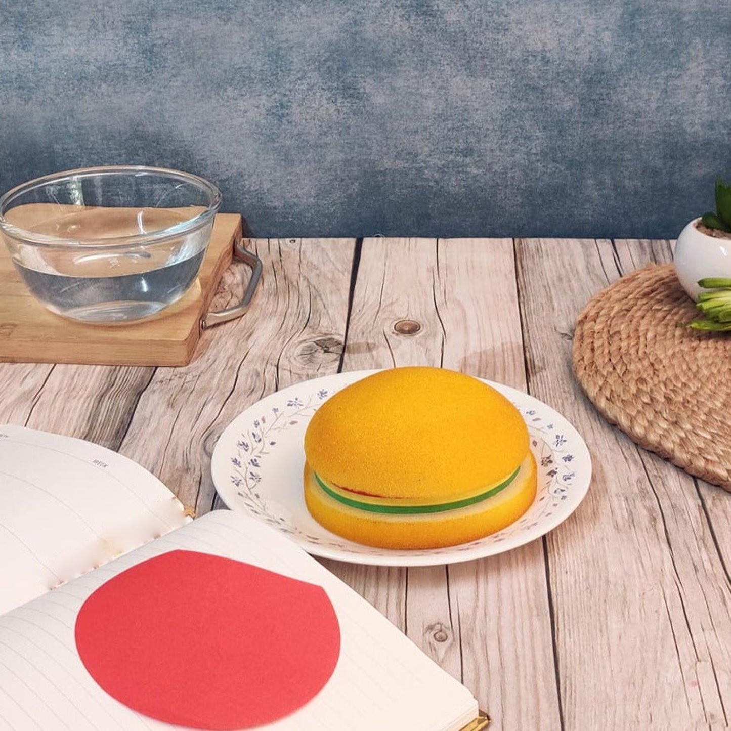 BurgerPad: Fun & Quirky Burger-Shaped Memo Pad with 100 Unruled Pages, Pocket-Size Notepad for Notes & Journaling